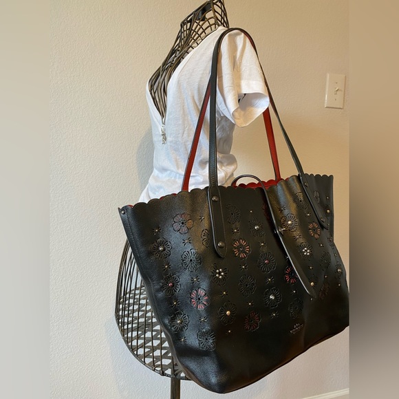 Coach Large Market Tote With Cut Out Tea Rose - Picture 2 of 9